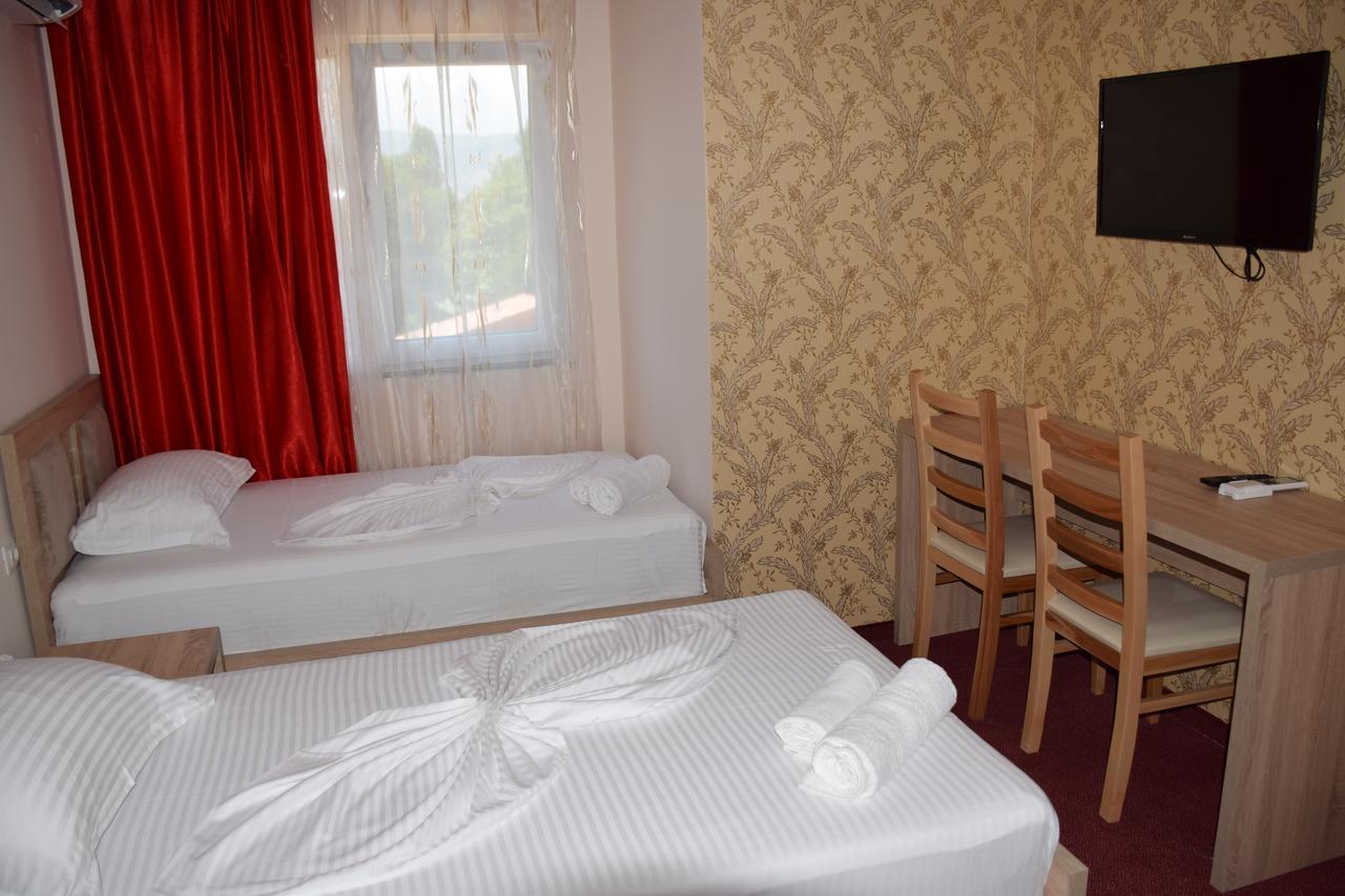 Hotel Pogradeci 2 Tushemisht Екстериор снимка