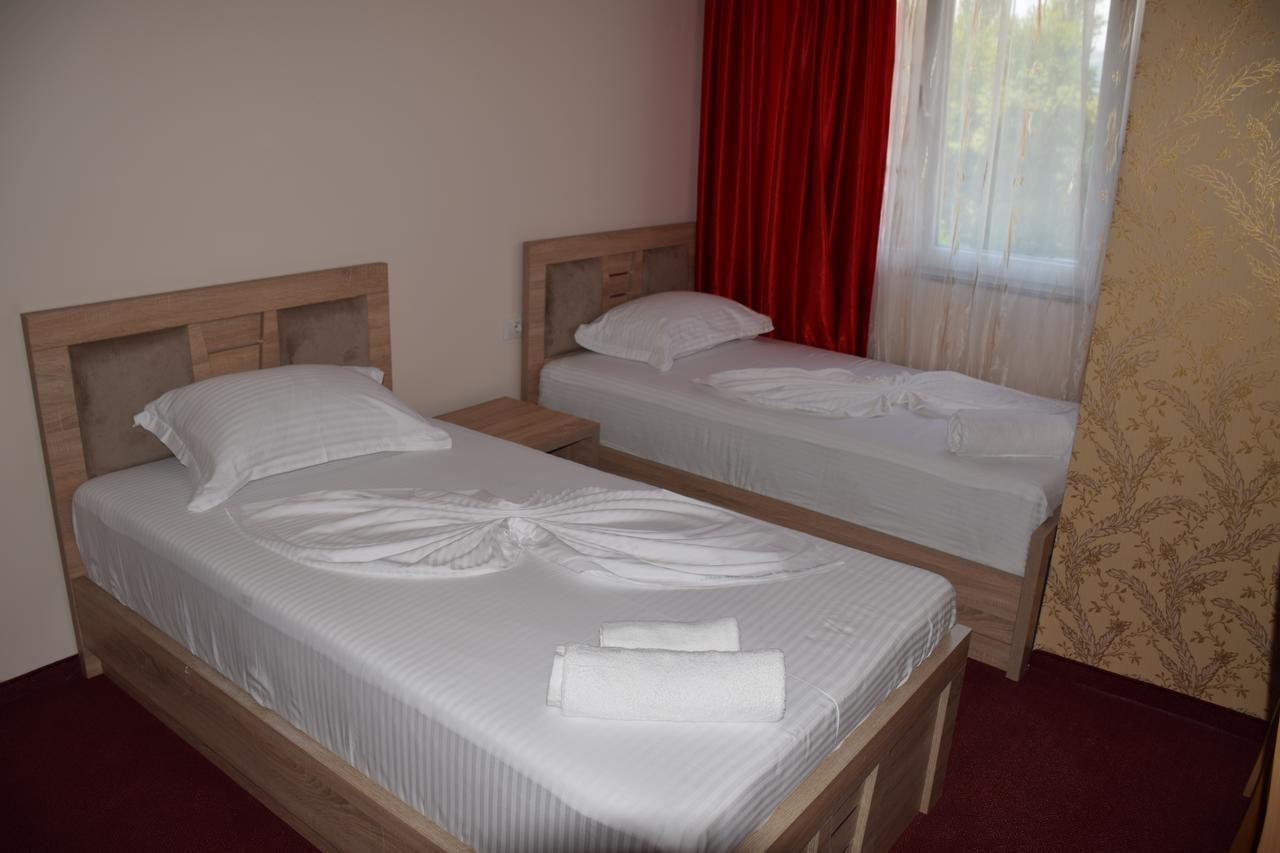 Hotel Pogradeci 2 Tushemisht Екстериор снимка