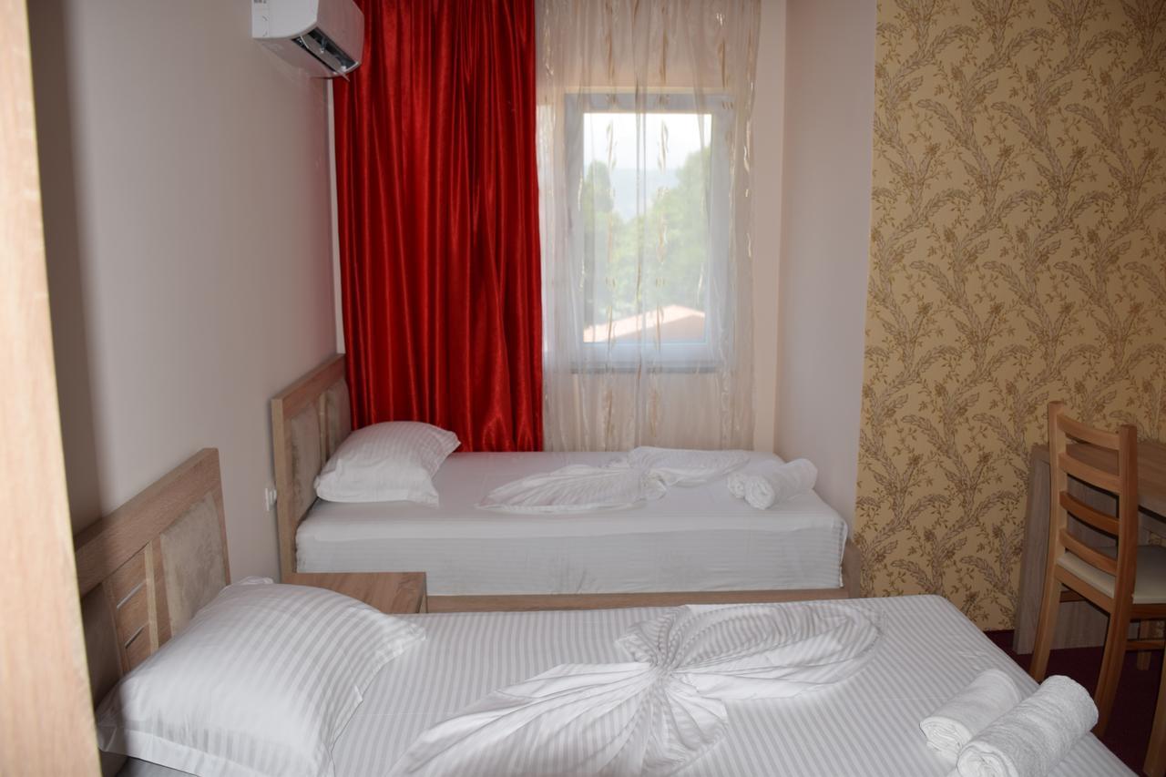 Hotel Pogradeci 2 Tushemisht Екстериор снимка